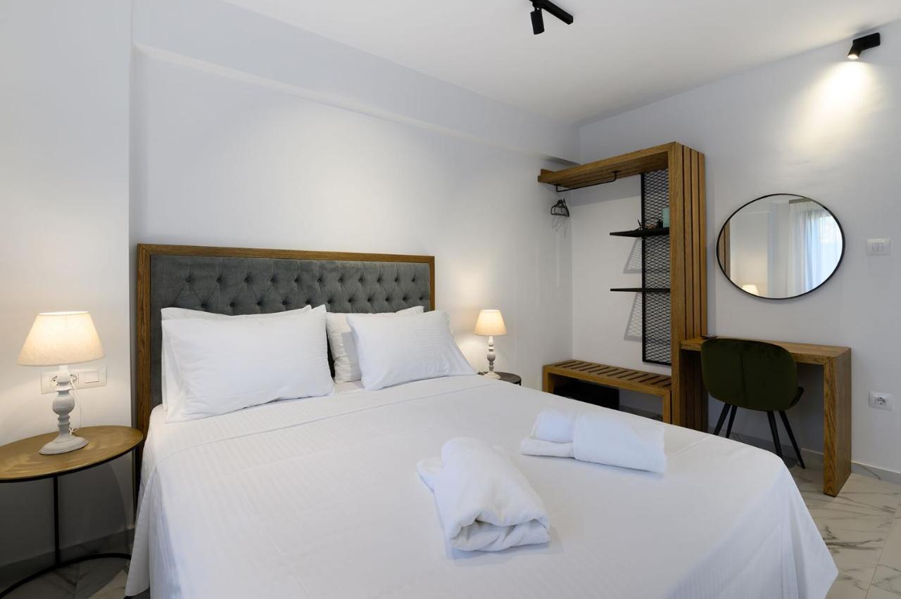 Momento Luxury Apartments Walking Distance From The Beach Nikiana Esterno foto
