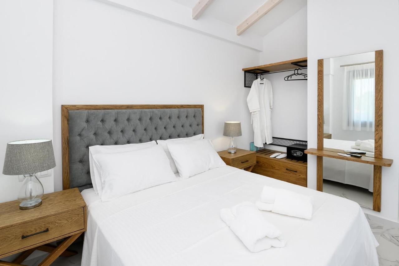 Momento Luxury Apartments Walking Distance From The Beach Nikiana Esterno foto