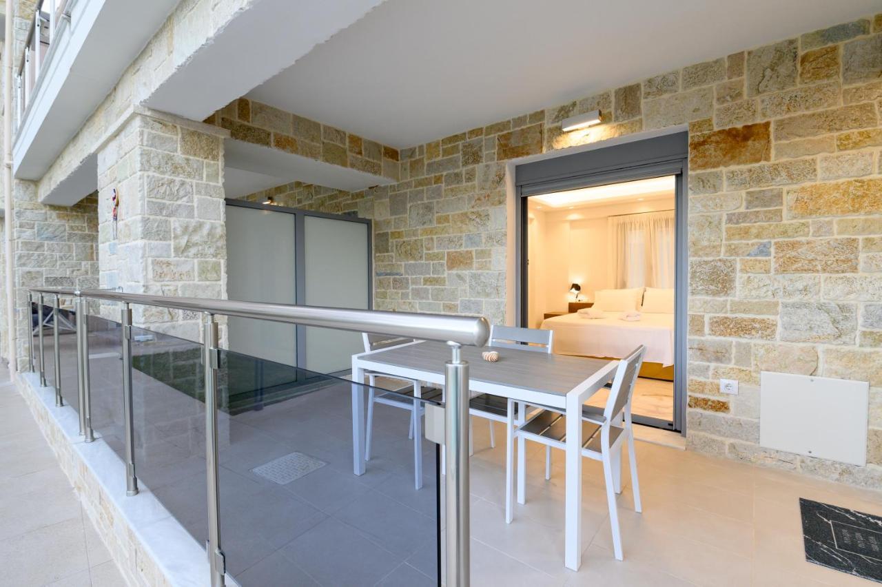 Momento Luxury Apartments Walking Distance From The Beach Nikiana Esterno foto