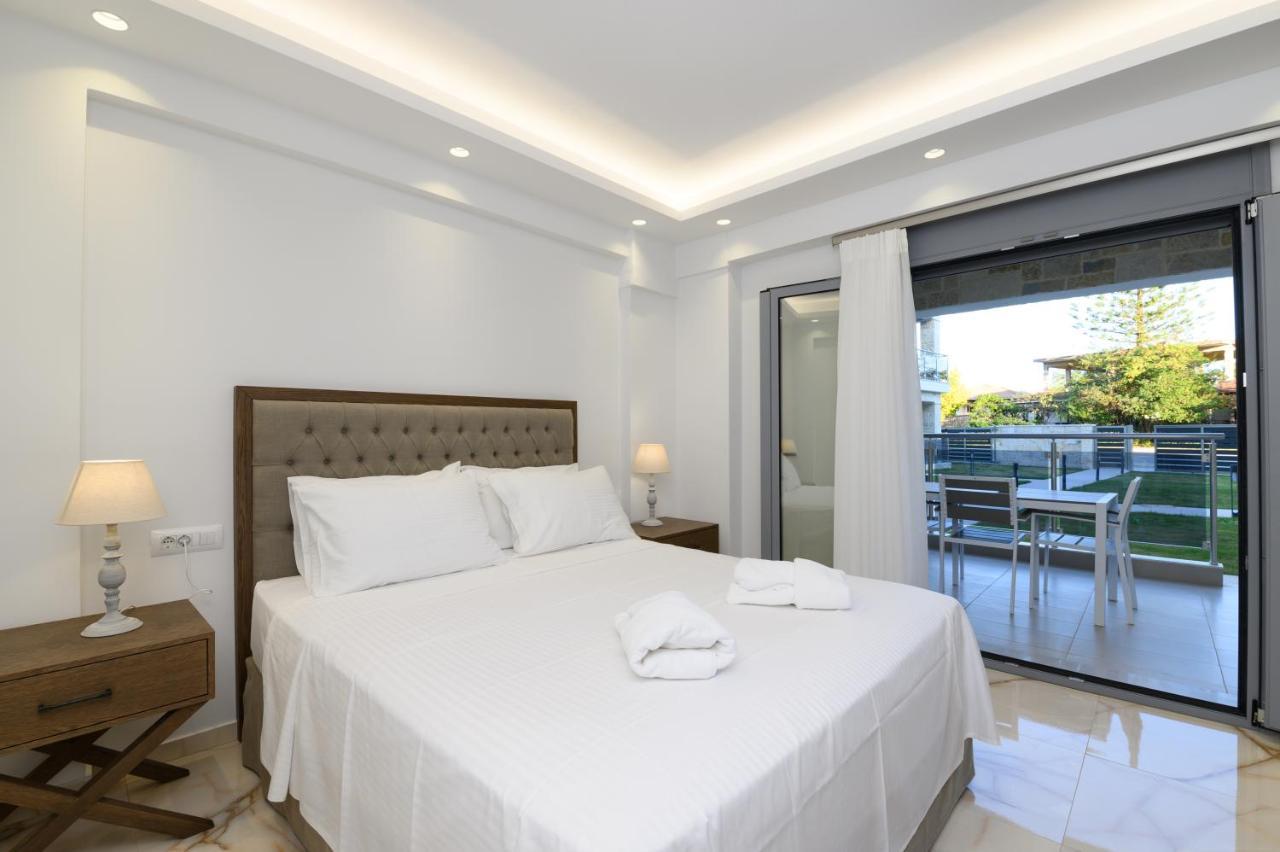 Momento Luxury Apartments Walking Distance From The Beach Nikiana Esterno foto